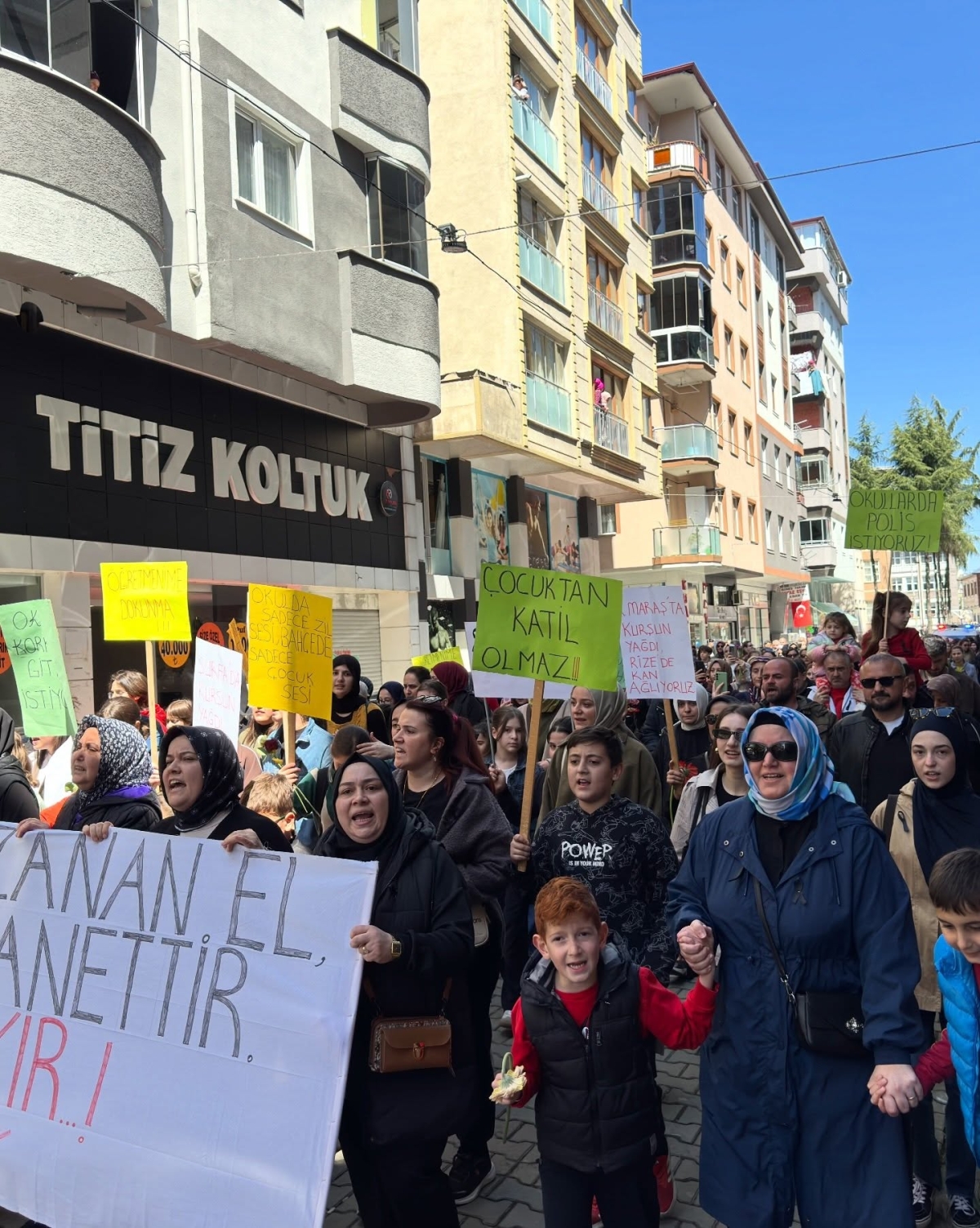 Çayeli’nde Okullarda Şiddete Hayır Yürüyüşü Gerçekleştirildi