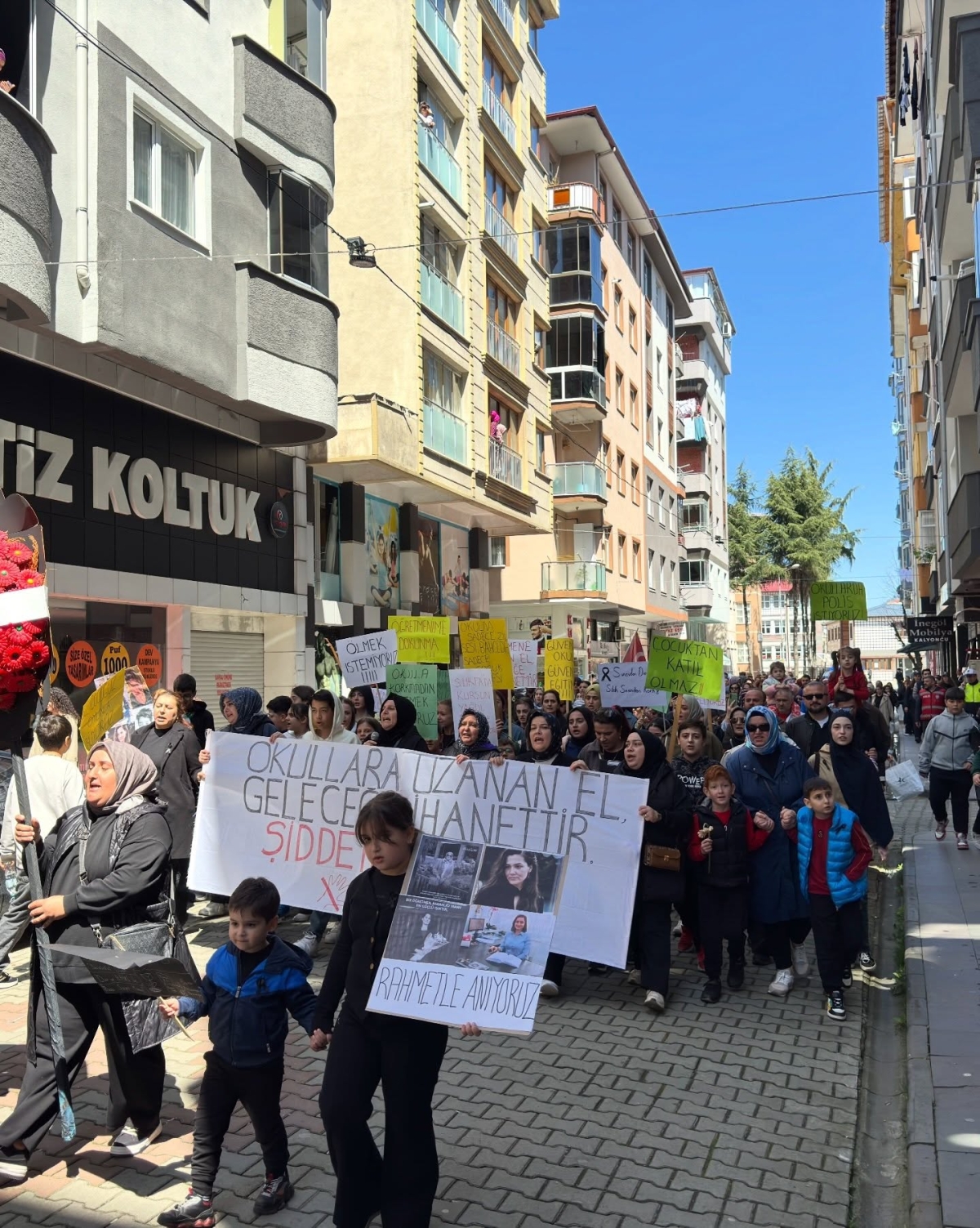 Çayeli’nde Okullarda Şiddete Hayır Yürüyüşü Gerçekleştirildi