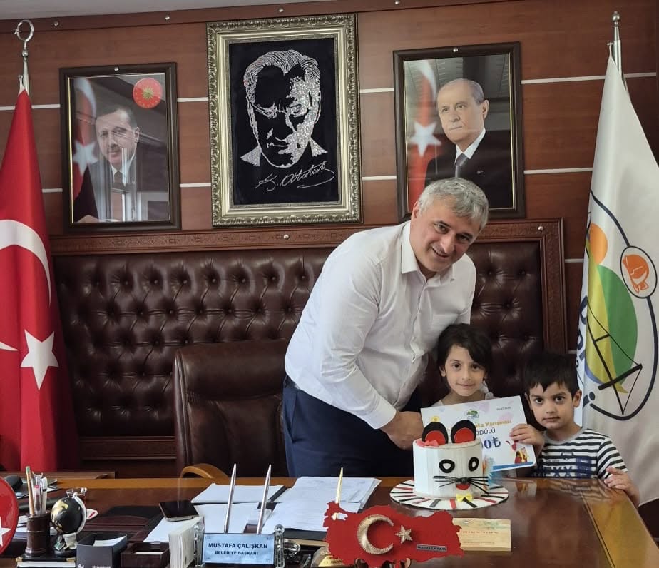 Madenli Belediye Başkanı Çalışkan’dan Çocuklara Anlamlı Ödül 