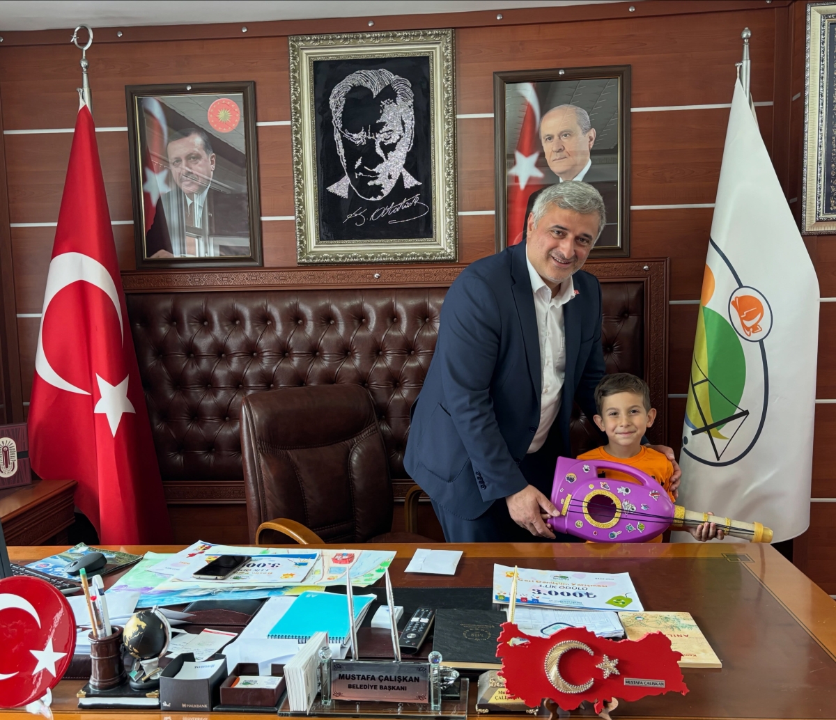 Madenli Belediye Başkanı Çalışkan’dan Çocuklara Anlamlı Ödül