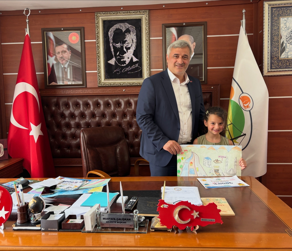 Madenli Belediye Başkanı Çalışkan’dan Çocuklara Anlamlı Ödül