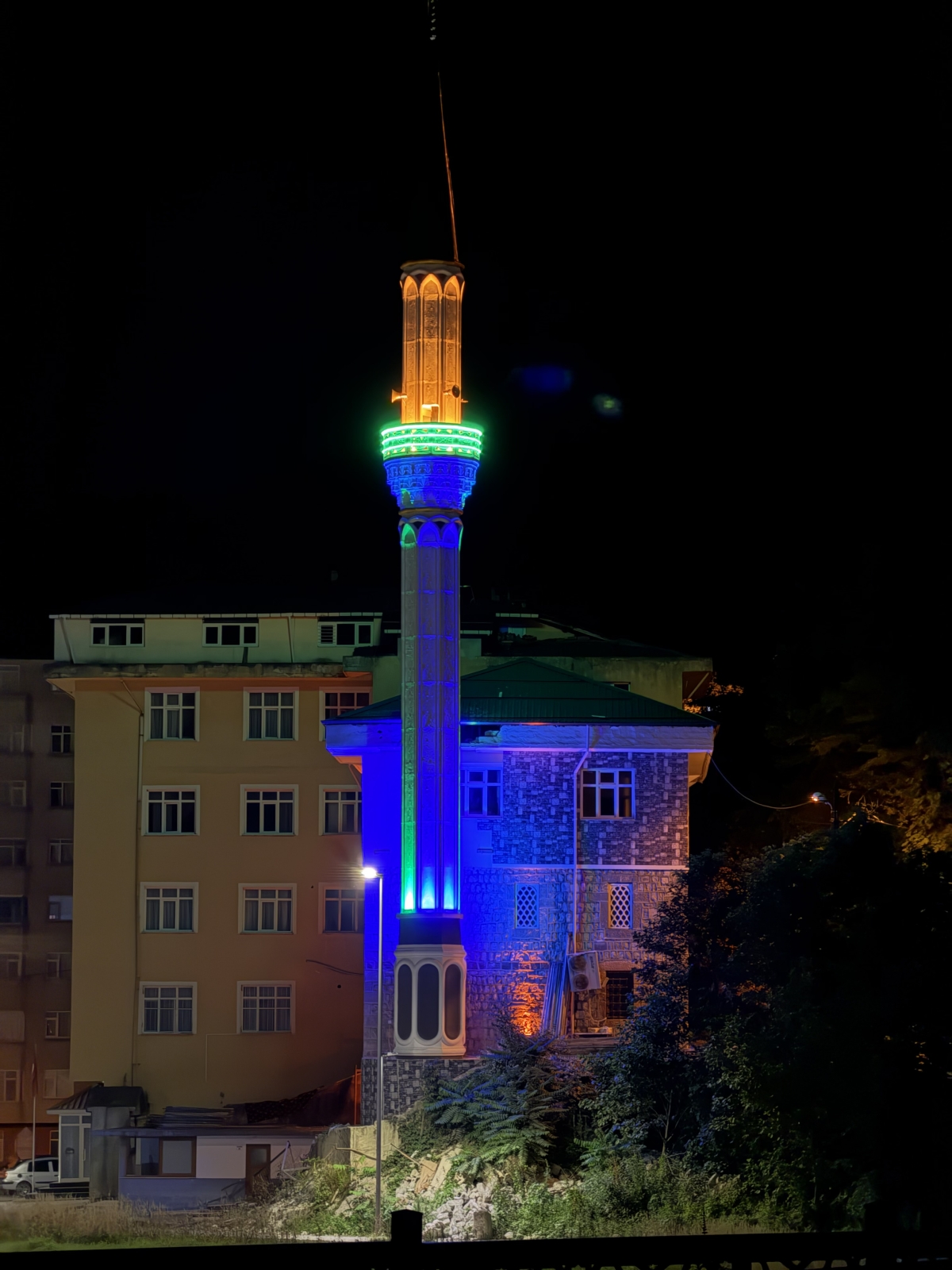 Madenli’de Eski Caminin Yıkılan Minaresi Yeniden İnşa Edildi