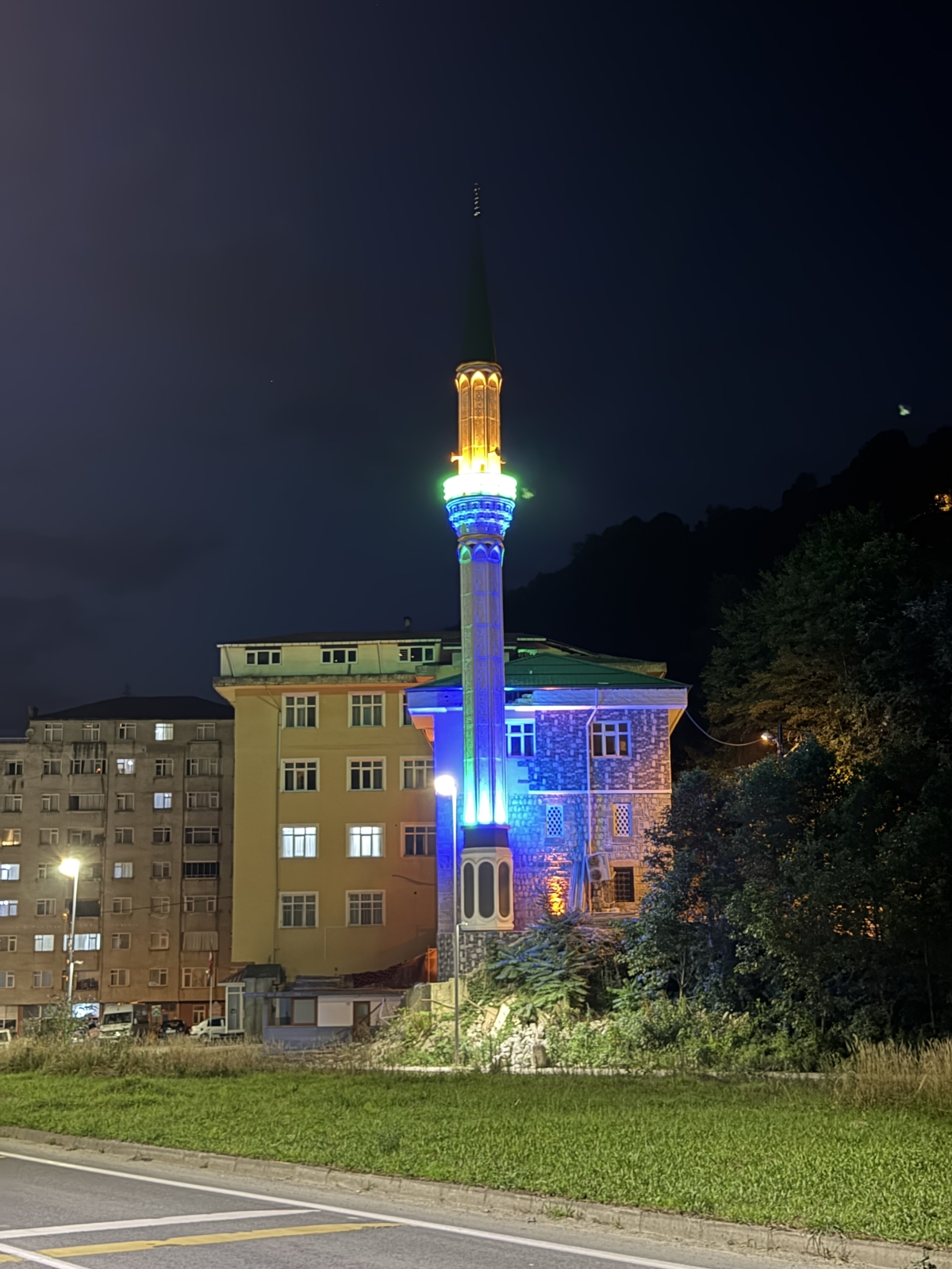 Madenli’de Eski Caminin Yıkılan Minaresi Yeniden İnşa Edildi