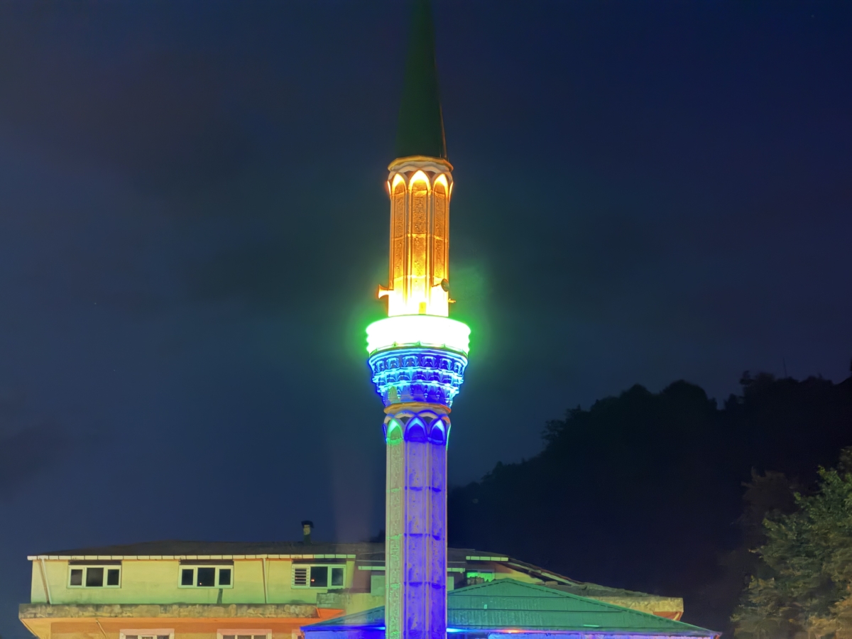 Madenli’de Eski Caminin Yıkılan Minaresi Yeniden İnşa Edildi