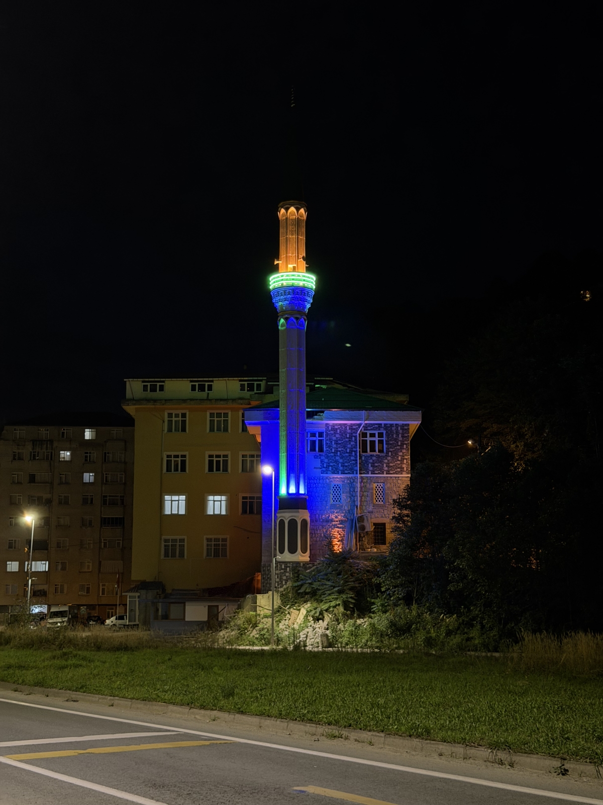Madenli’de Eski Caminin Yıkılan Minaresi Yeniden İnşa Edildi