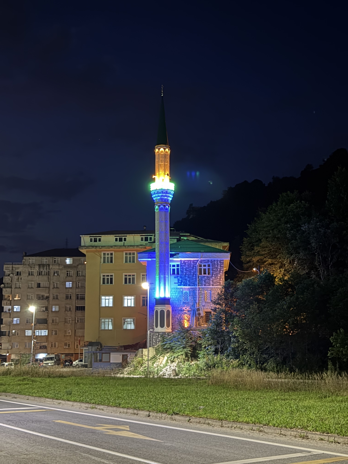 Madenli’de Eski Caminin Yıkılan Minaresi Yeniden İnşa Edildi