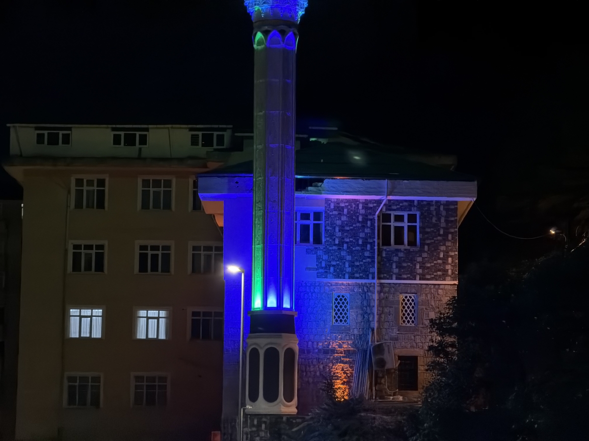 Madenli’de Eski Caminin Yıkılan Minaresi Yeniden İnşa Edildi