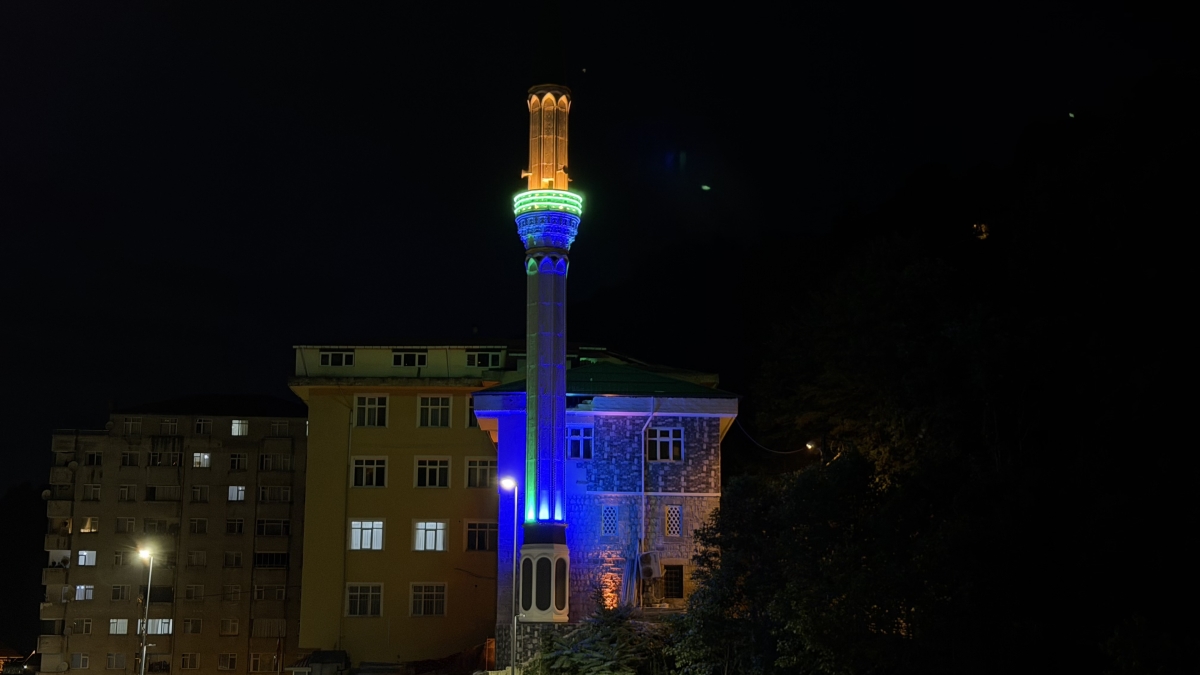 Madenli’de Eski Caminin Yıkılan Minaresi Yeniden İnşa Edildi