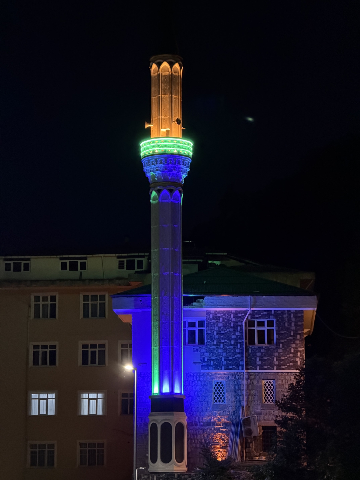 Madenli’de Eski Caminin Yıkılan Minaresi Yeniden İnşa Edildi