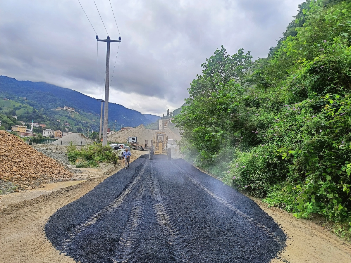 Madenli’de Asfalt Seferberliği Sürüyor