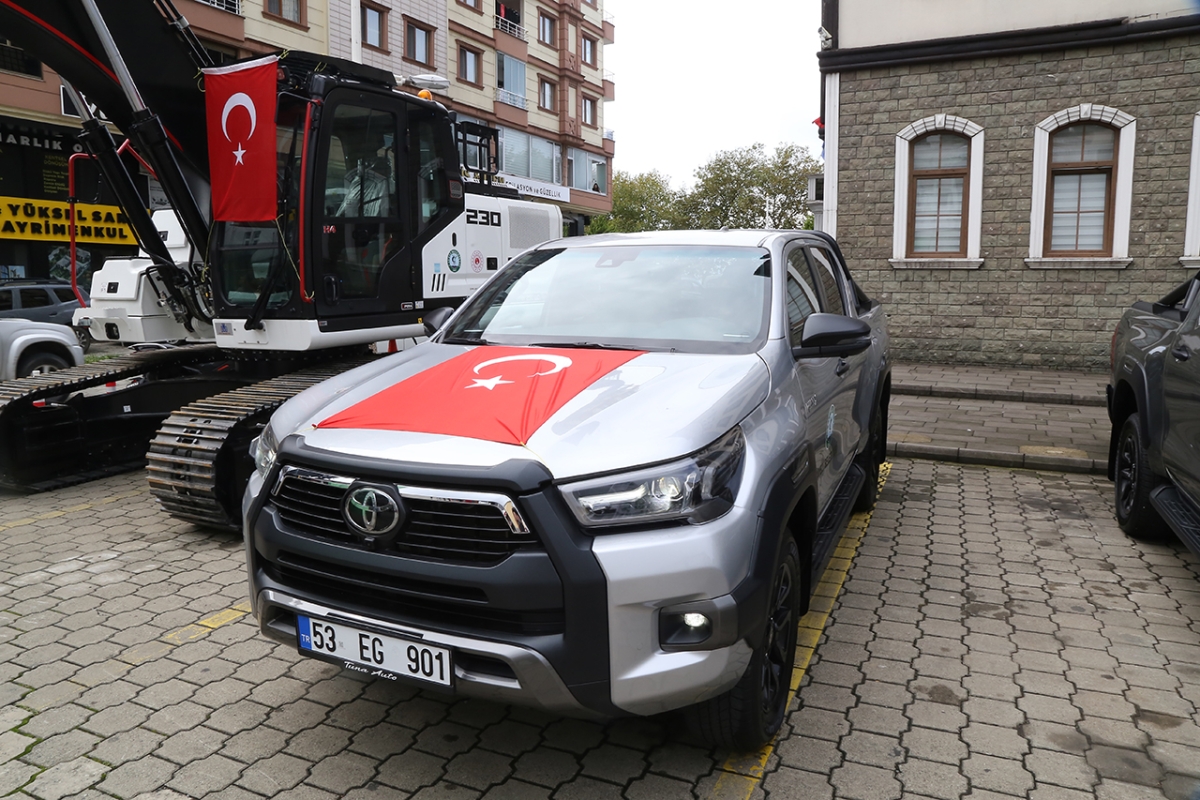 Çayeli Belediyesi Araç Filosunu Güçlendirmeye Devam Ediyor: 3 Yeni Araç Hizmete Alındı