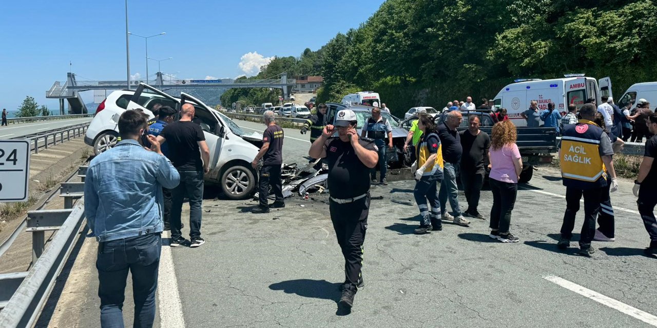 Ardeşen Sahil Yolunda Feci Kaza: 2 Ölü, 3 Yaralı