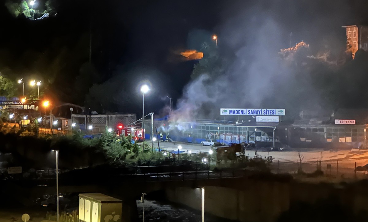 Madenli Sanayi Sitesindeki Dükkanda Gece Yangın Çıktı